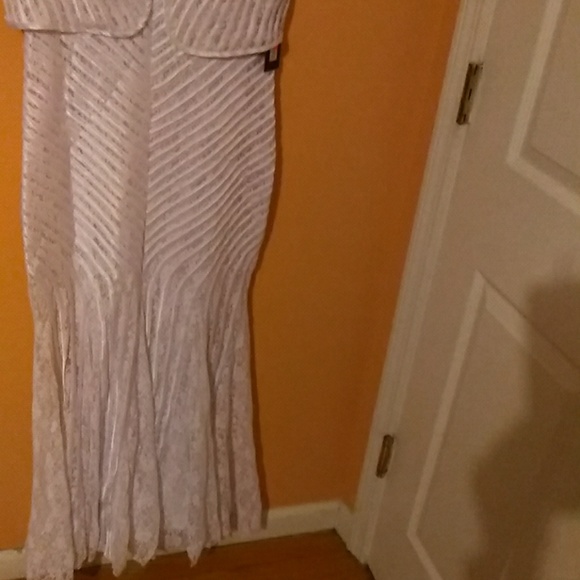 MOSHITACOUTURE WHITE SIZE M DRESS - Picture 3 of 8